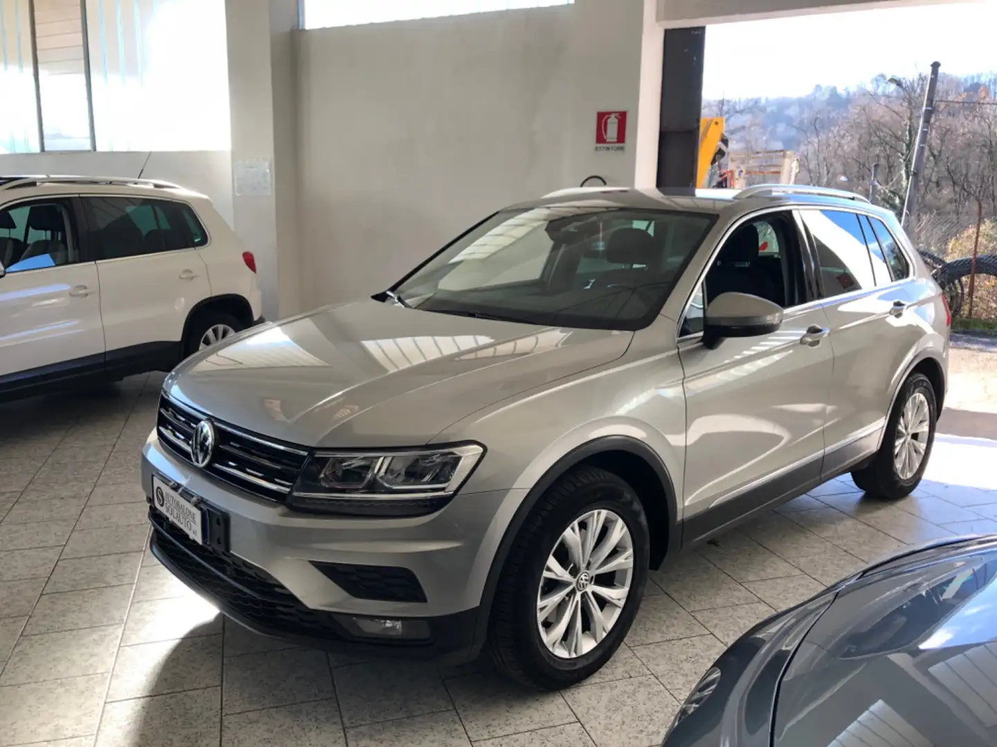 Volkswagen Tiguan 2.0 TDI SCR DSG Business Led Gris - 1