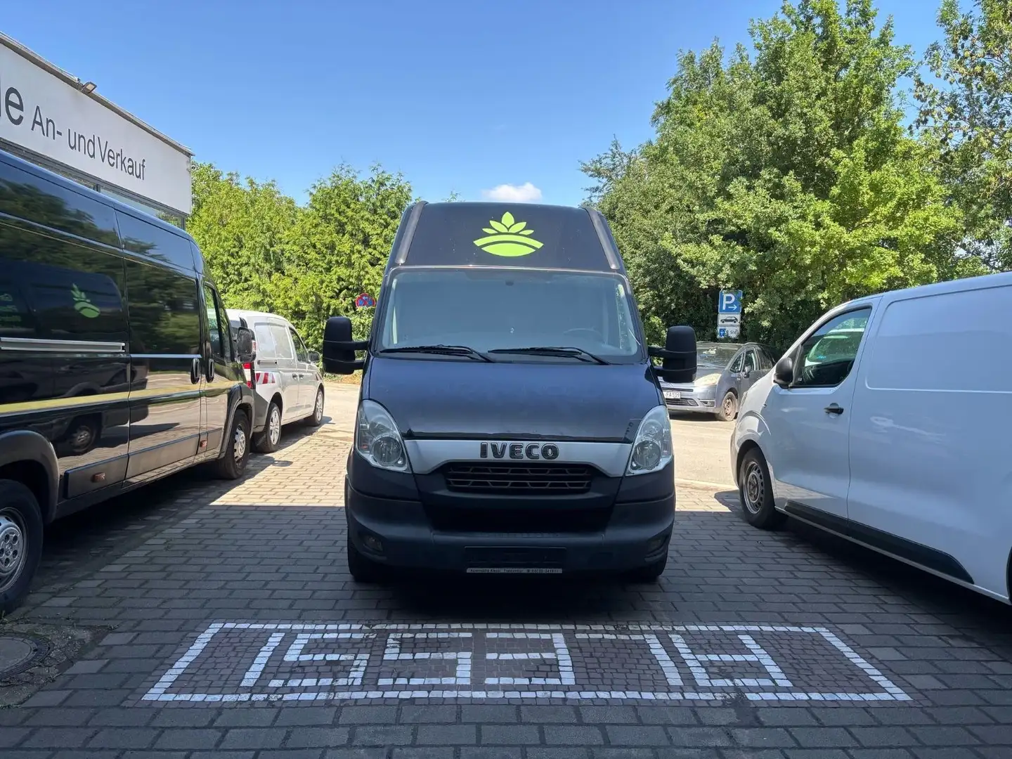 Iveco Daily Kasten HKa 35 S... Radstand 3300 Schwarz - 1