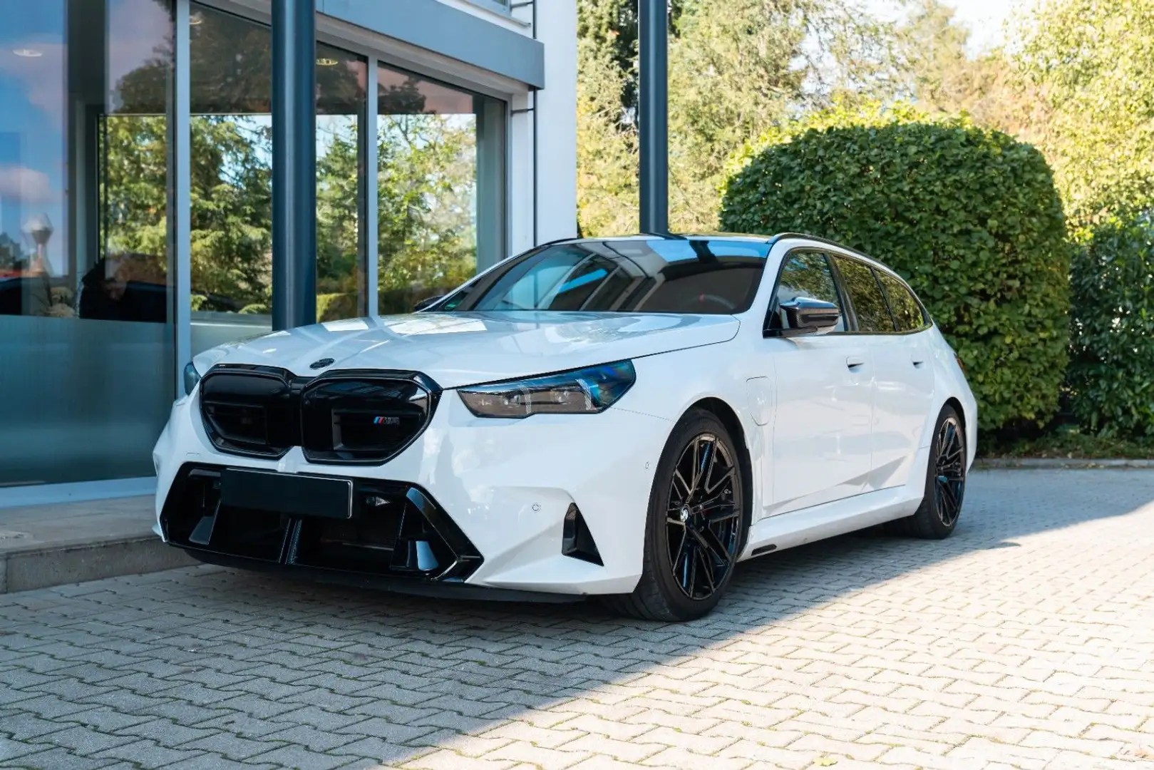 BMW M5 Touring/ DRIVING PROF./ PANO/ AHK/ COMFORT Weiß - 1