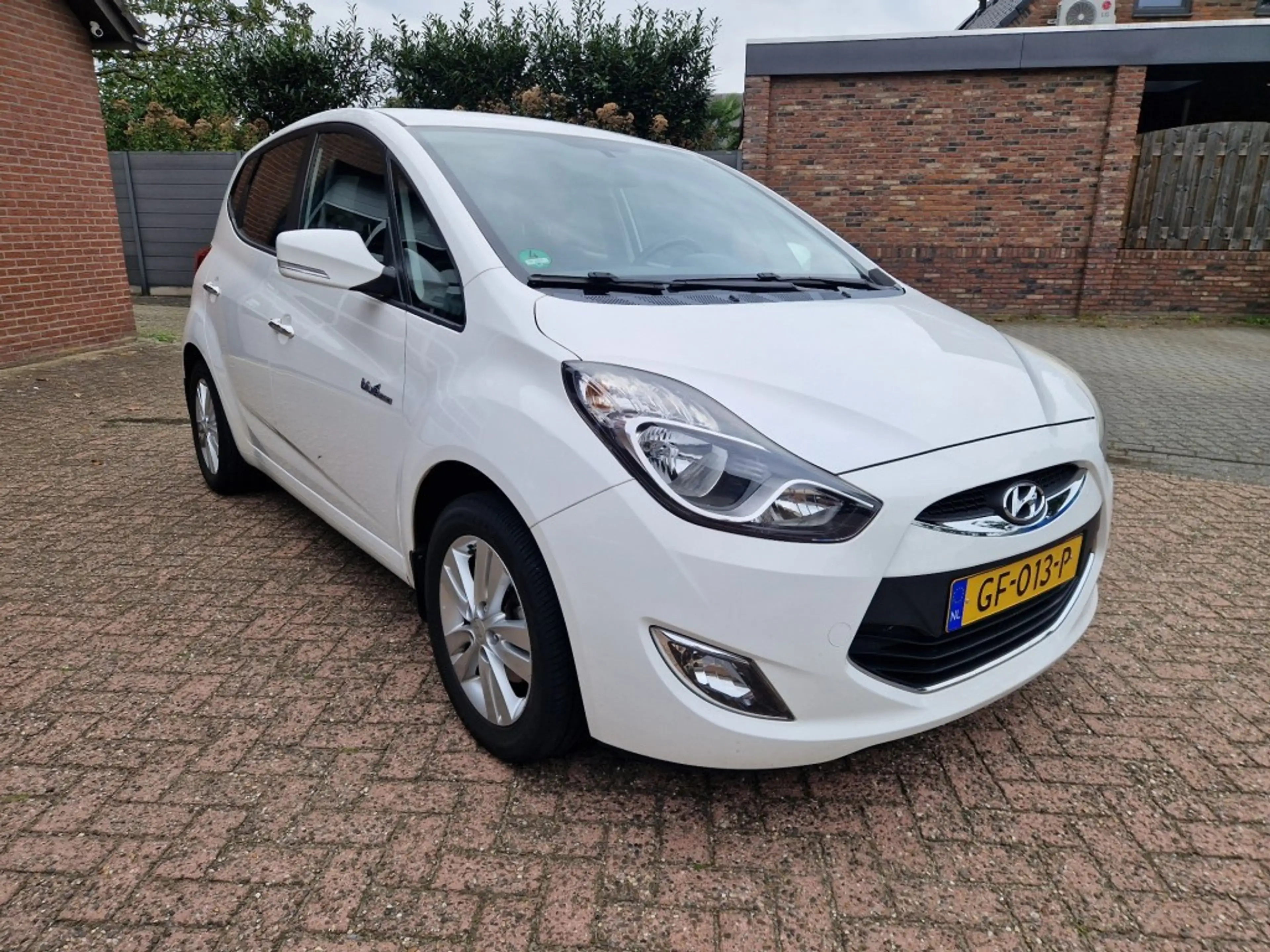 Hyundai iX20 1.4i Go! Airco NL-auto Cruise control Navi Camera — photo 2