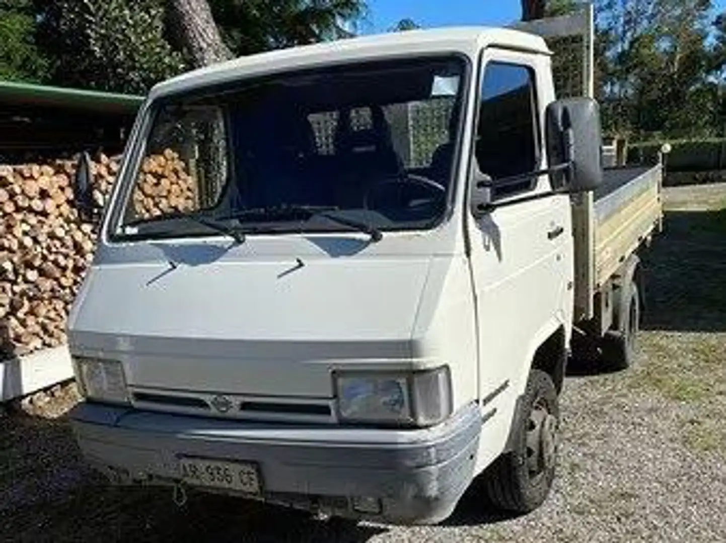 Nissan Trade 100 Wit - 1