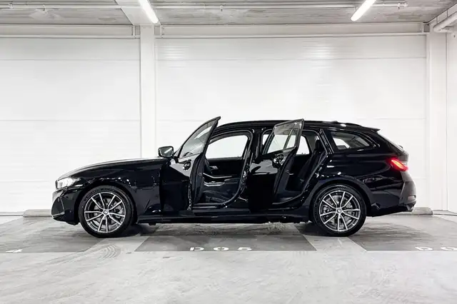 BMW 3 Series view 3