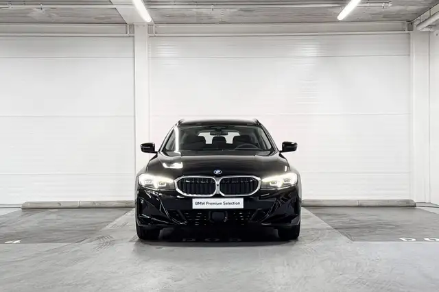 BMW 3 Series view 6
