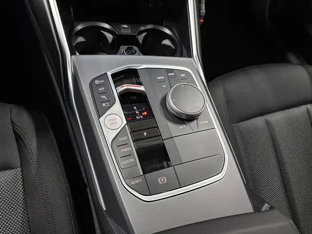 BMW 3 Series view 14