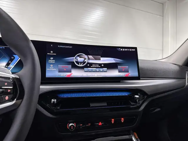 BMW 3 Series view 15