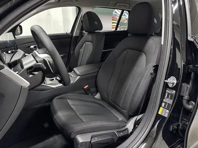 BMW 3 Series view 10