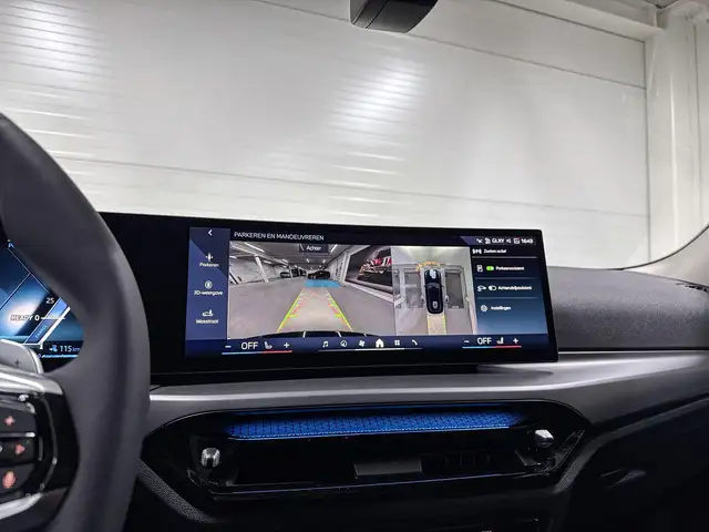 BMW 3 Series view 13
