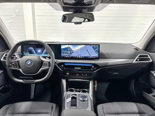 BMW 3 Series view 11