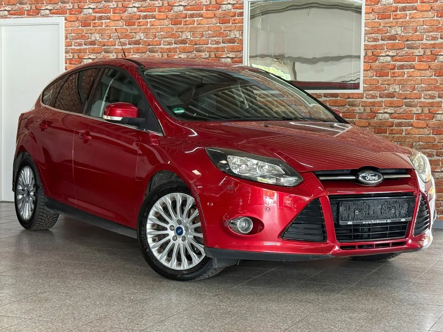 Ford Focus Lim. Titanium-Automatik-120KW-Navi-Teilled Rot - 1