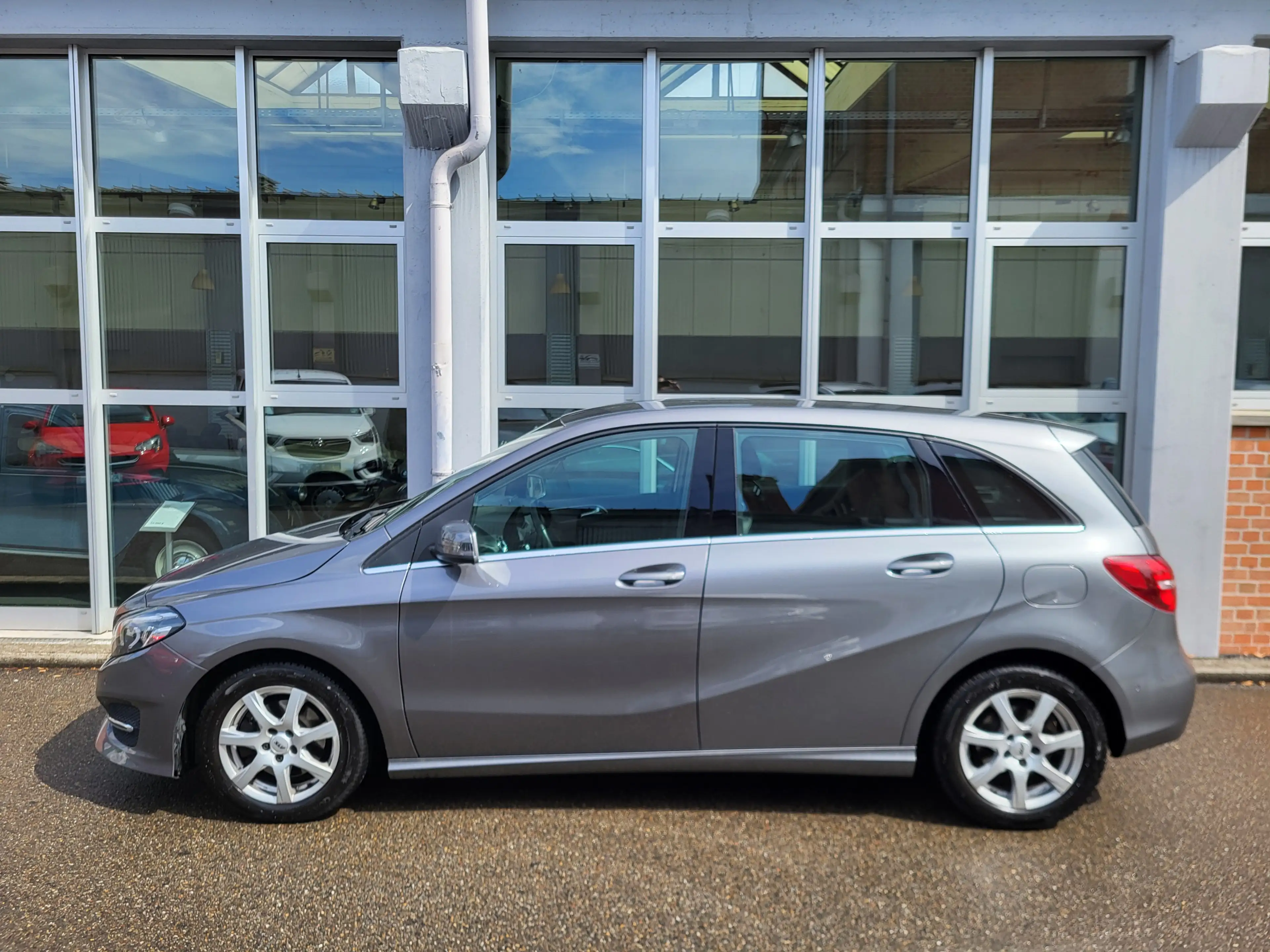 Mercedes-Benz B 180 Urban *LED*Business*2.Hd* — photo 11