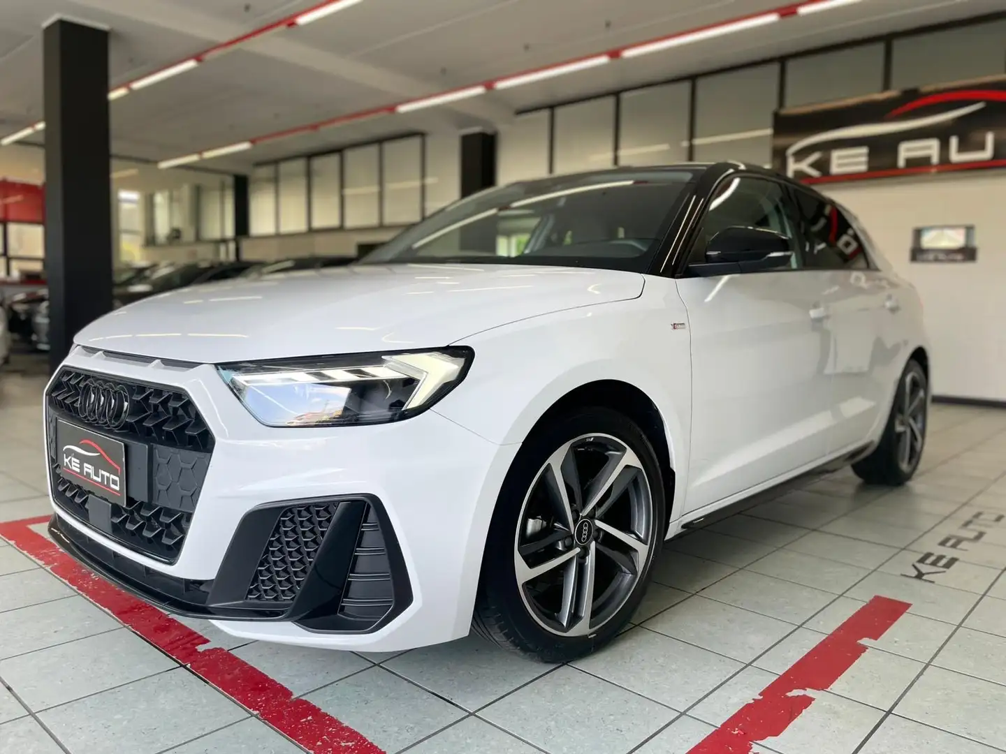 Audi A1 Sportback 30 1.0tfsi S Line Edition 110cv Weiß - 1