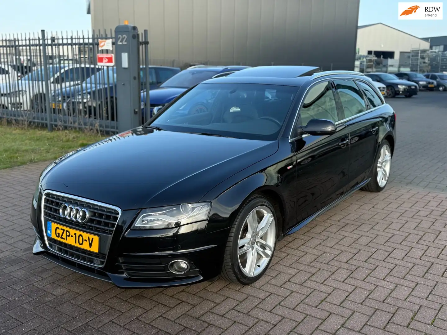 Audi A4 Avant 2.0 TFSI S-Line 2010 211PK Automaat Pano Vol Schwarz - 1