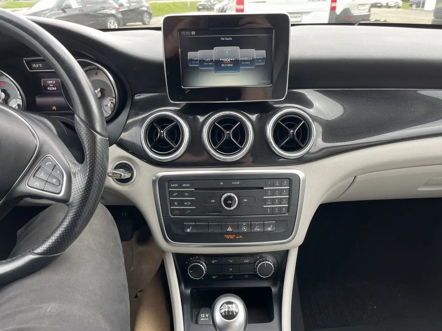 Mercedes-Benz CLA 200 CLA 200 CDI Shooting Brake Schwarz - 2