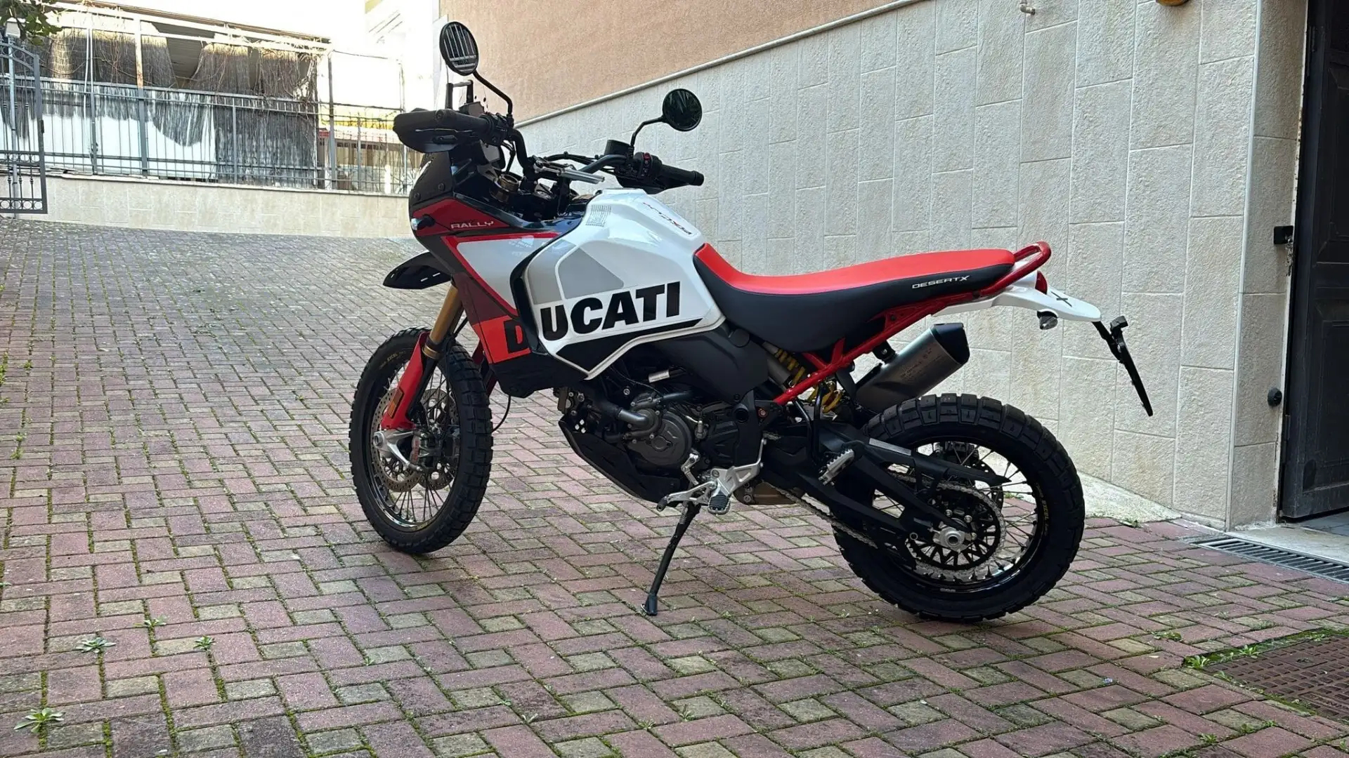 Ducati DesertX Bianco - 2