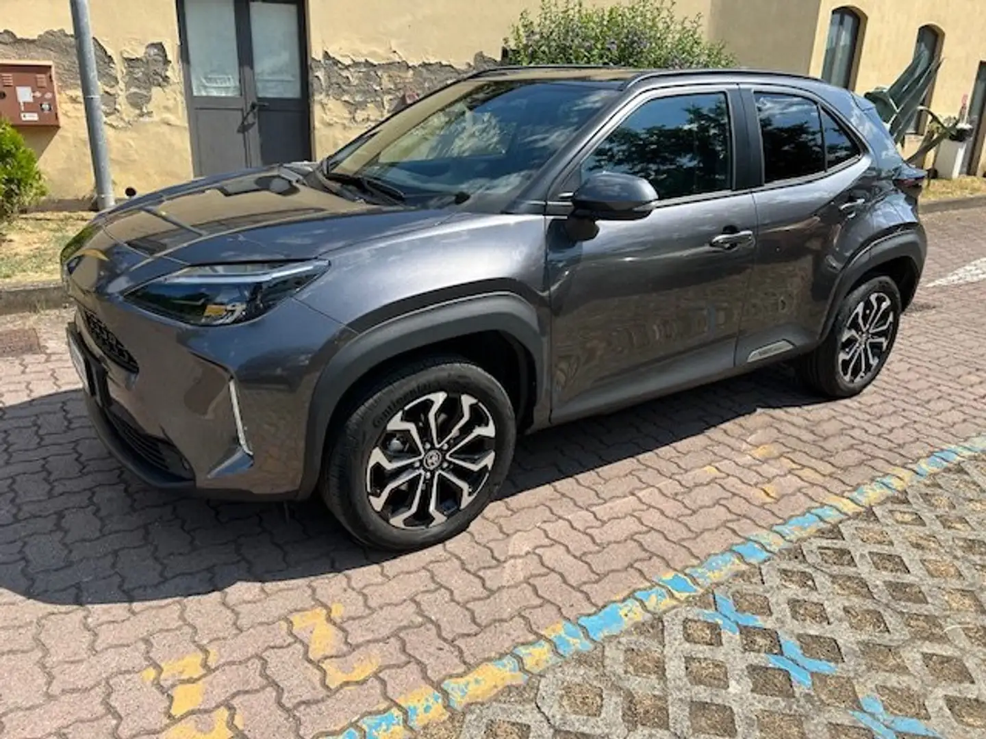 Toyota Yaris Yaris Cross Cross 1.5h Trend fwd 116cv e-cvt Grijs - 1