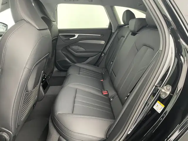 Audi A6 view 11