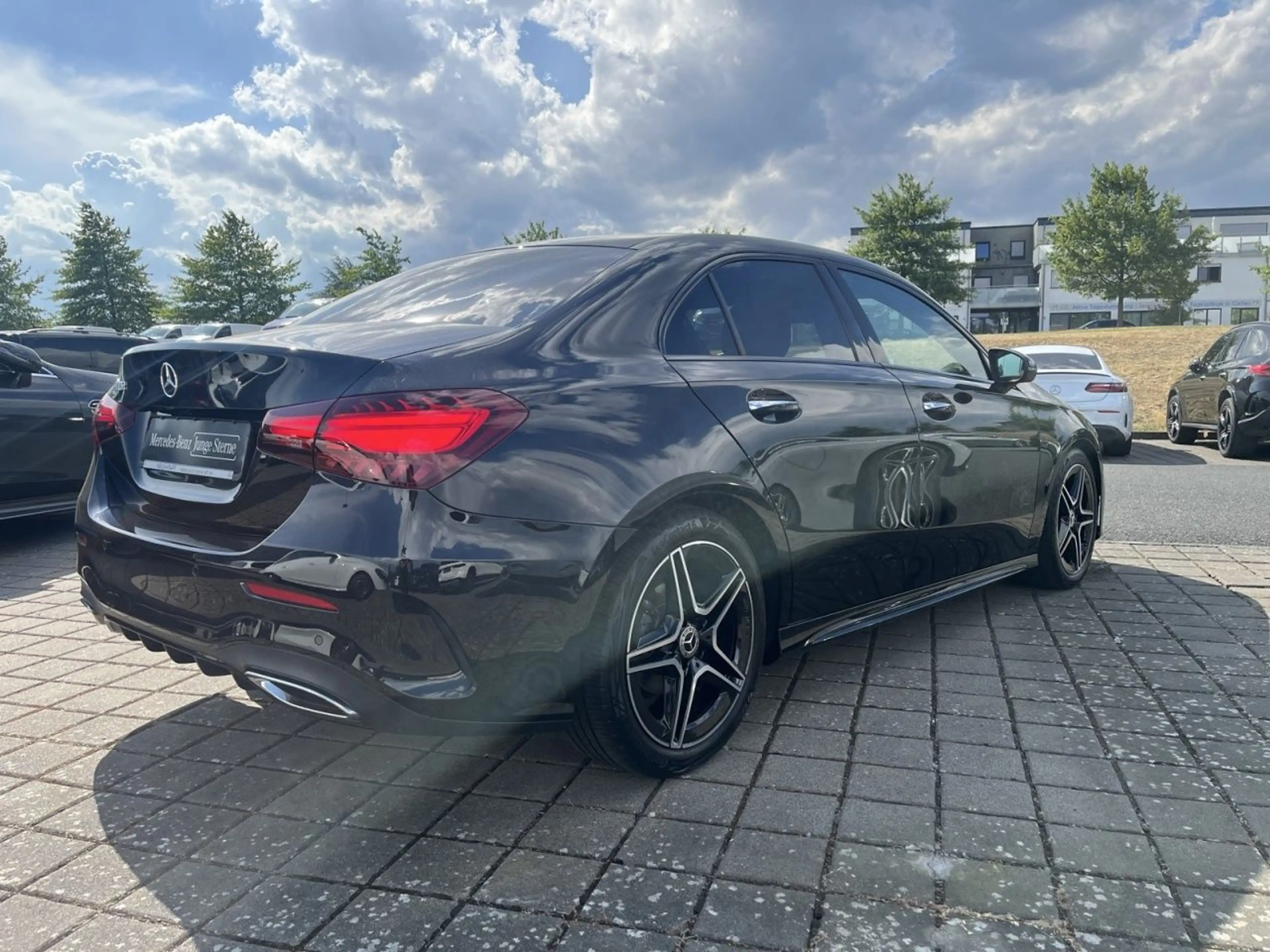 Mercedes-Benz A 180 Limo AMG+BURM+NIGHT+TOTW+AMBIENTE+KAM+LED — photo 6