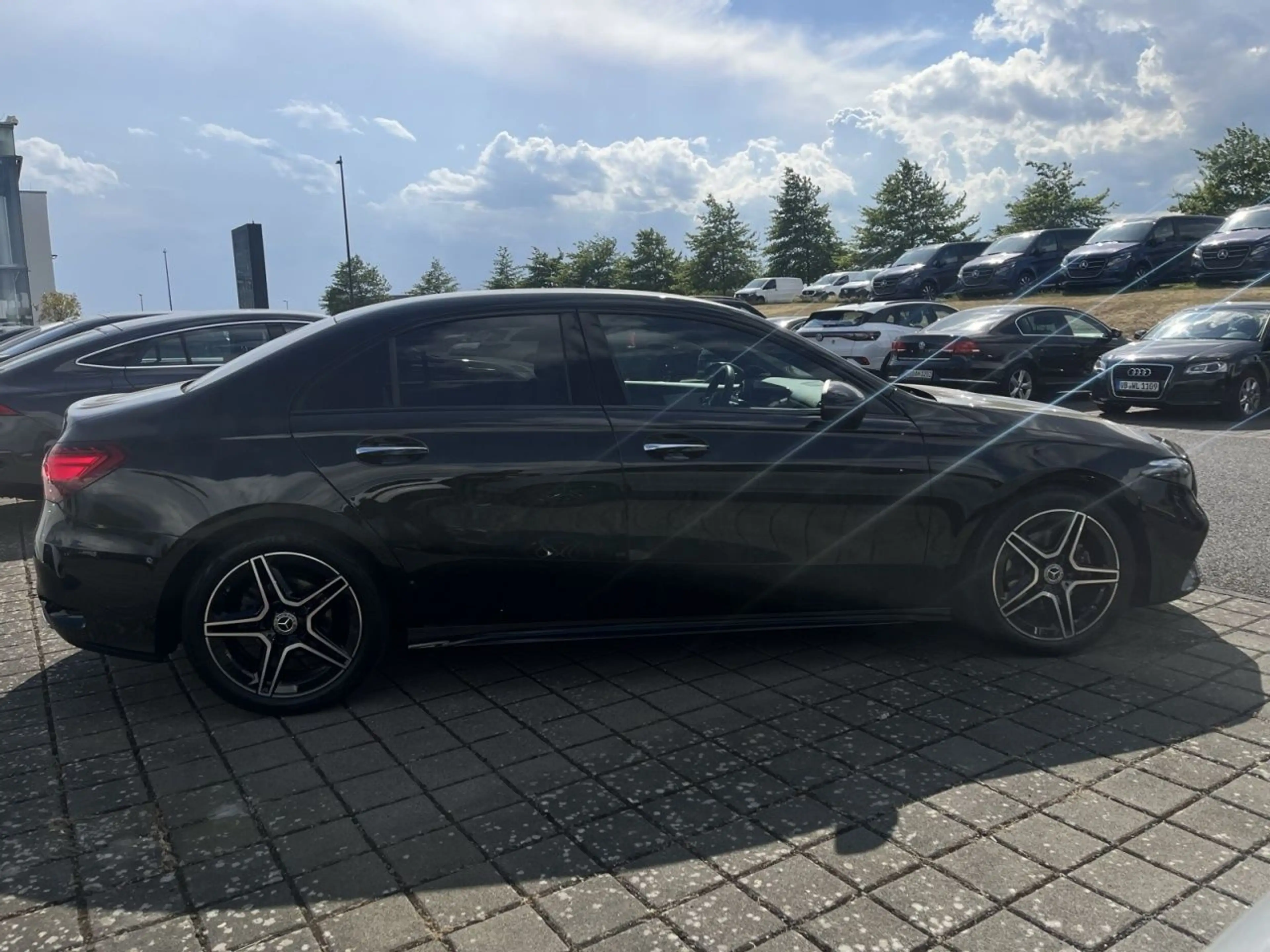 Mercedes-Benz A 180 Limo AMG+BURM+NIGHT+TOTW+AMBIENTE+KAM+LED — photo 5