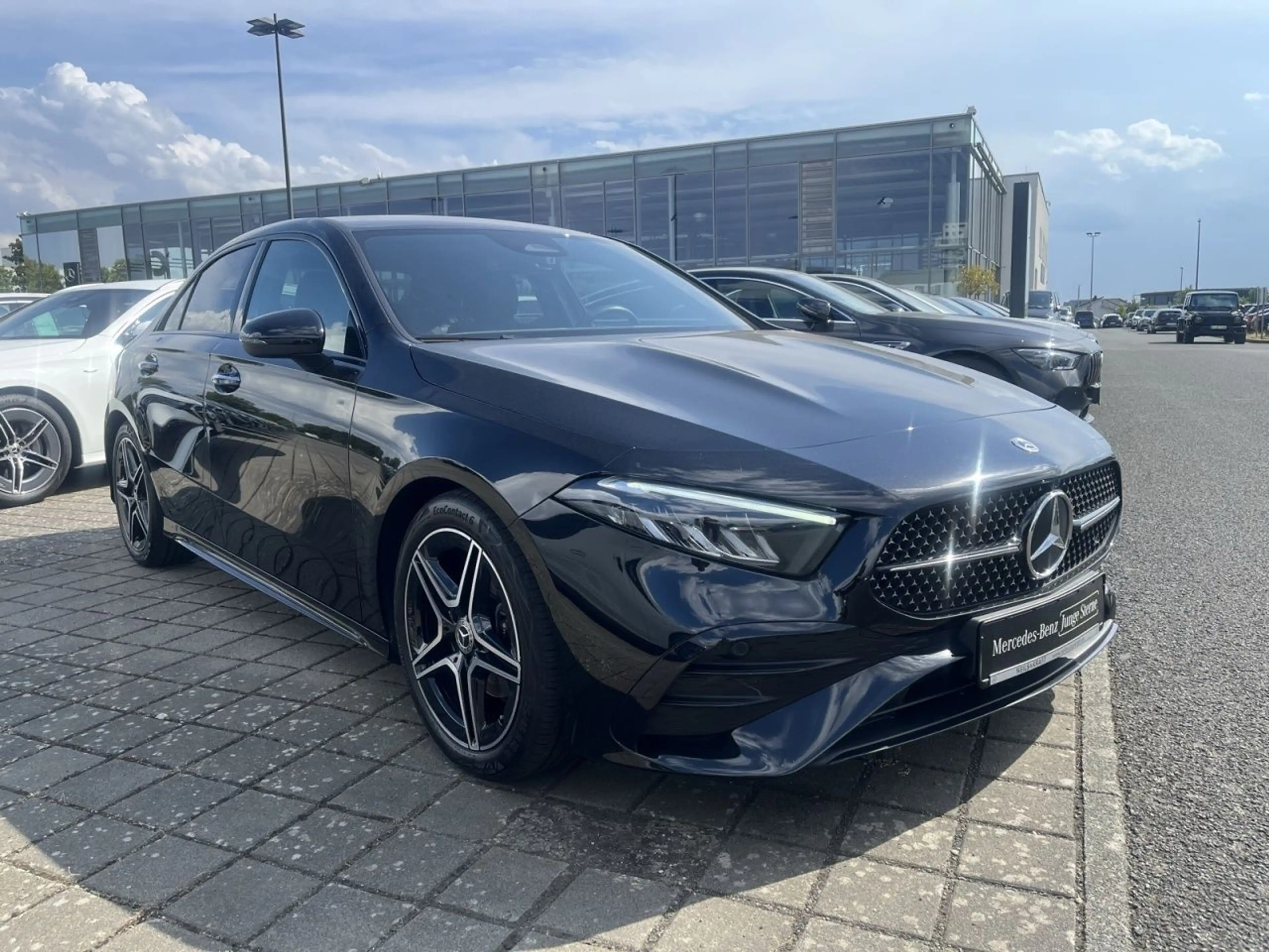 Mercedes-Benz A 180 Limo AMG+BURM+NIGHT+TOTW+AMBIENTE+KAM+LED — photo 4