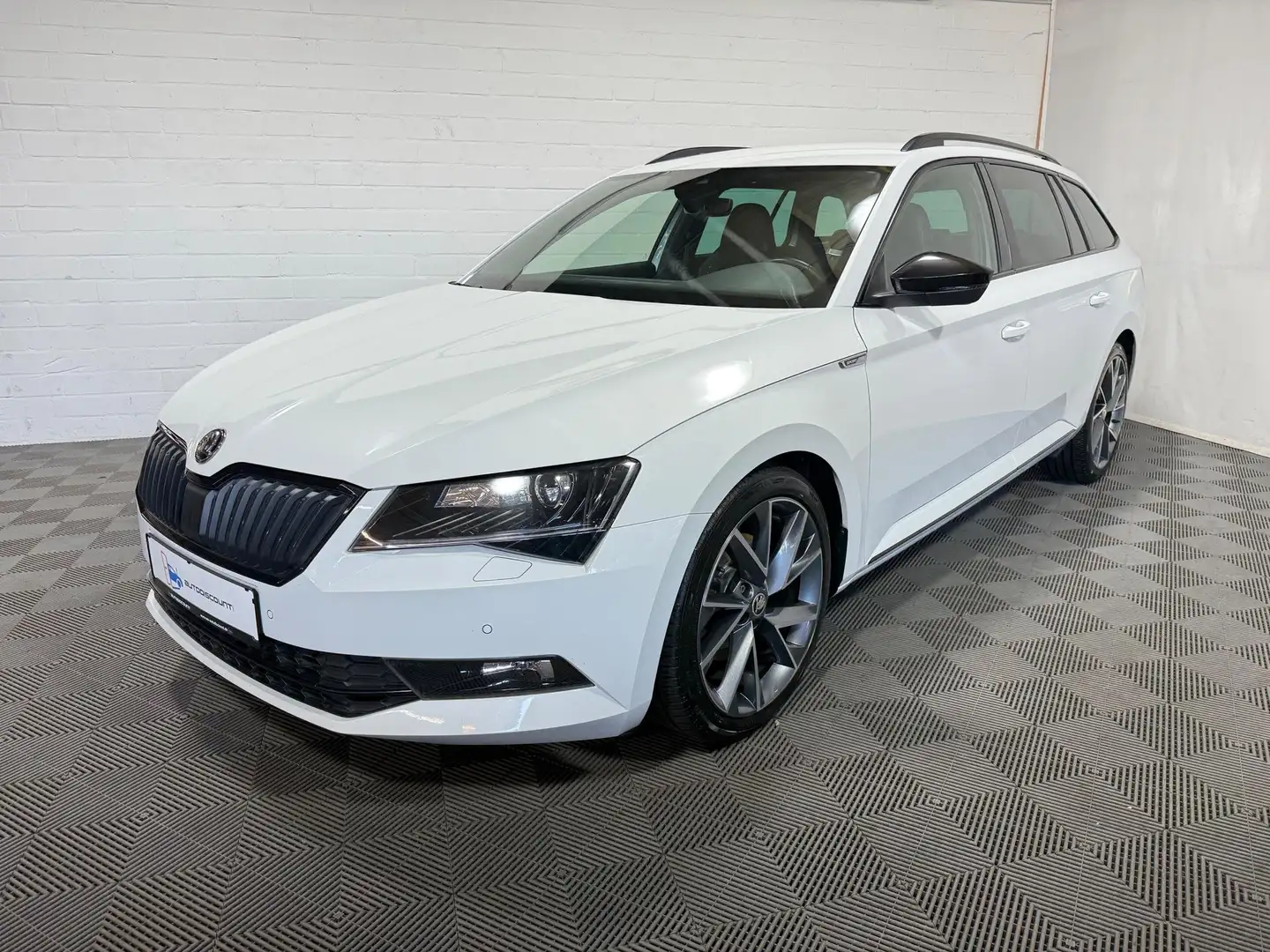 Skoda Superb Combi 2.0 TDI SportLine Canton NAVI AHK 110 kW ... Weiß - 1