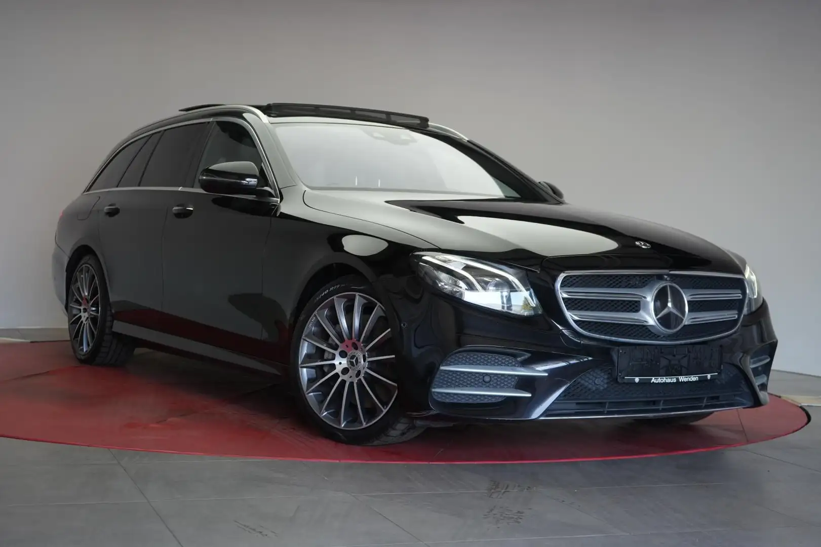 Mercedes-Benz E 350 d T 9G-Tronic AMG Navi/Distronic/Kamera/HU Black - 1