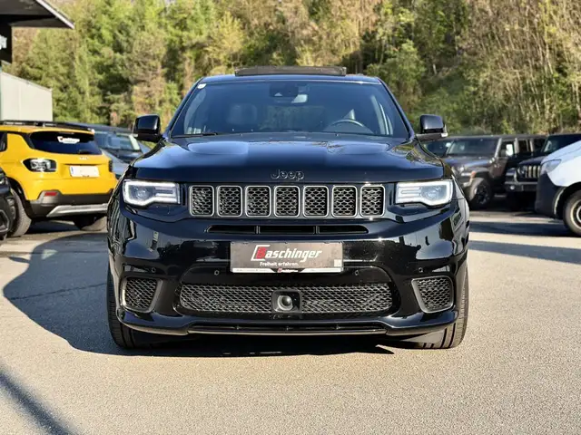 Jeep Grand Cherokee view 2