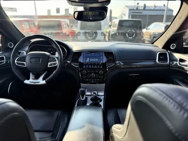 Jeep Grand Cherokee view 11