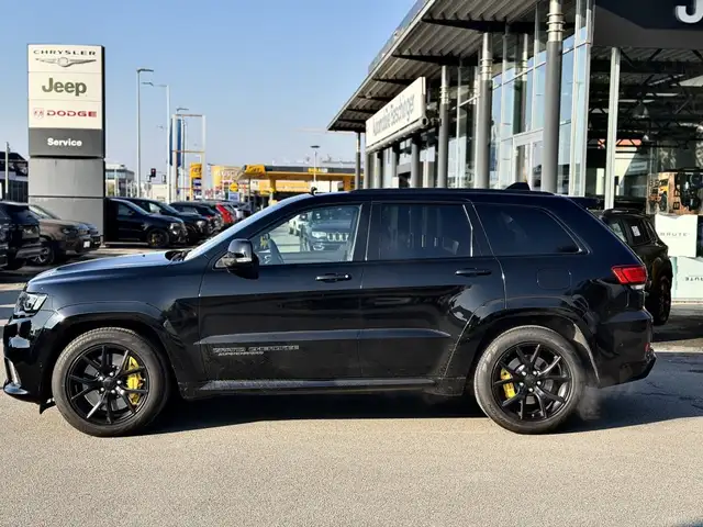 Jeep Grand Cherokee view 5
