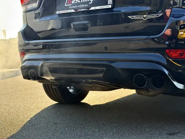 Jeep Grand Cherokee view 8
