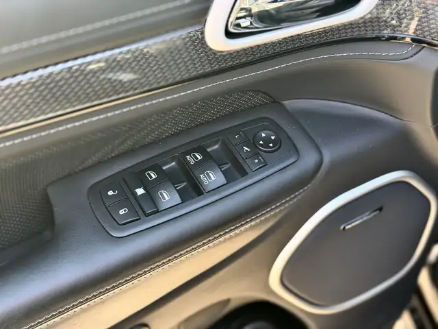 Jeep Grand Cherokee view 14