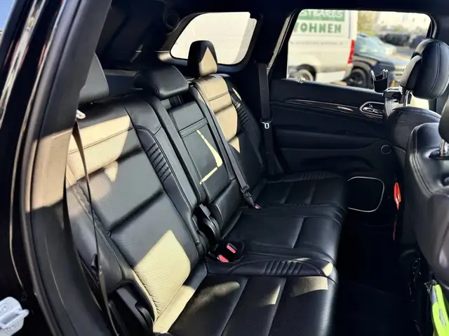 Jeep Grand Cherokee view 9