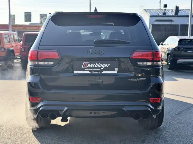 Jeep Grand Cherokee view 6