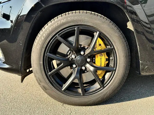 Jeep Grand Cherokee view 4
