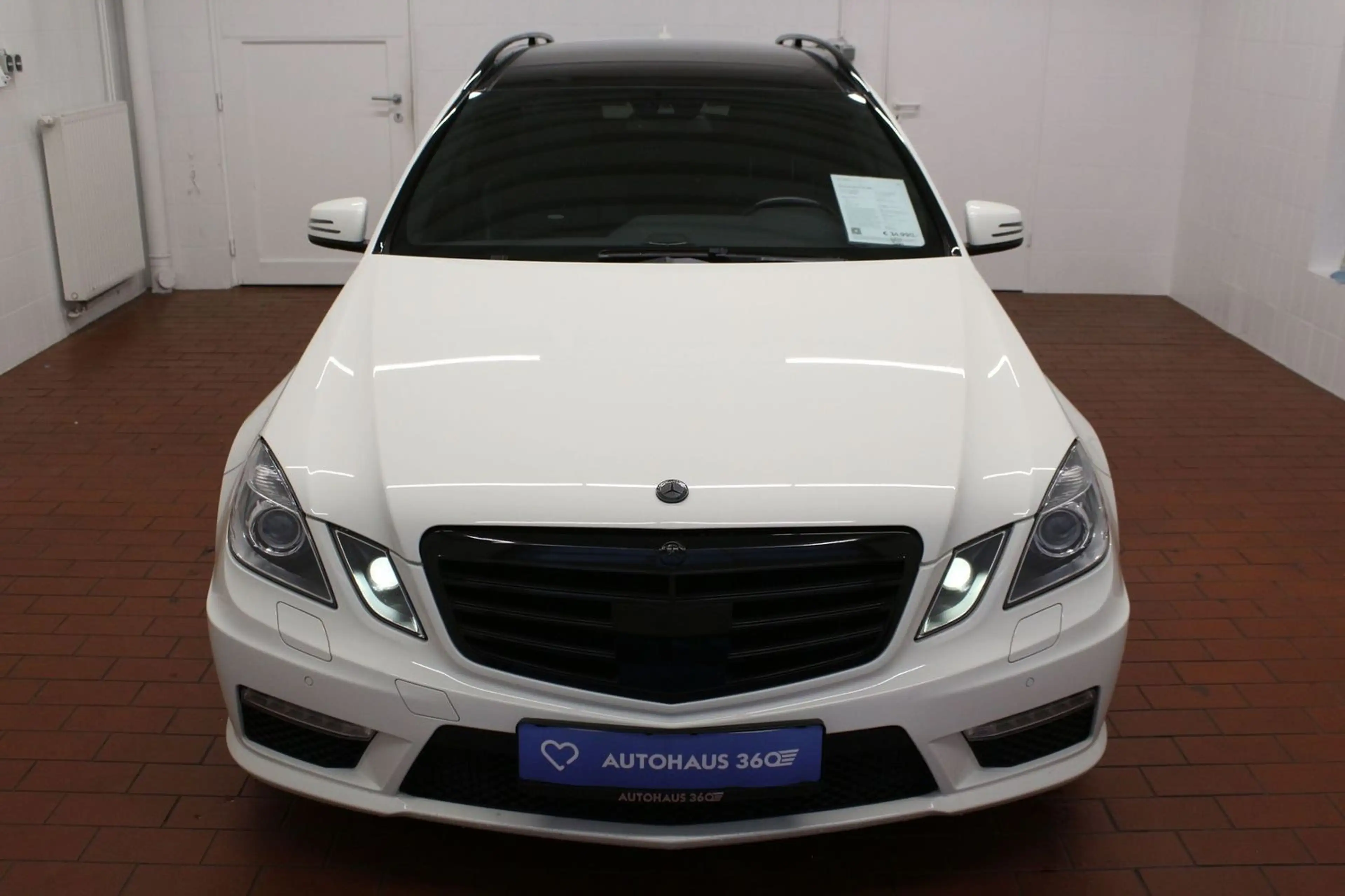 Mercedes-Benz E 63 AMG 5.5L V8 Biturbo ACC Leder — photo 3