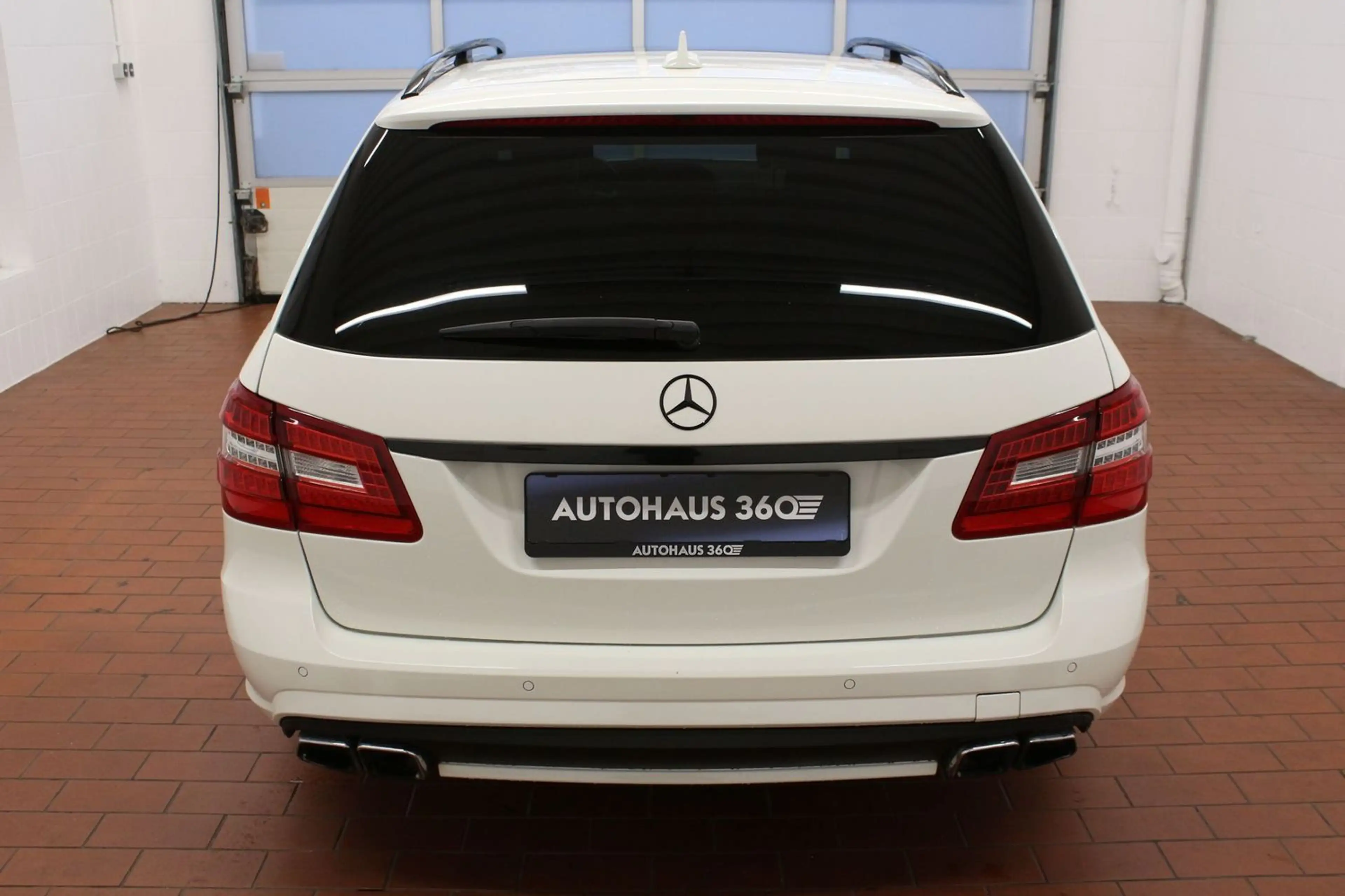 Mercedes-Benz E 63 AMG 5.5L V8 Biturbo ACC Leder — photo 6