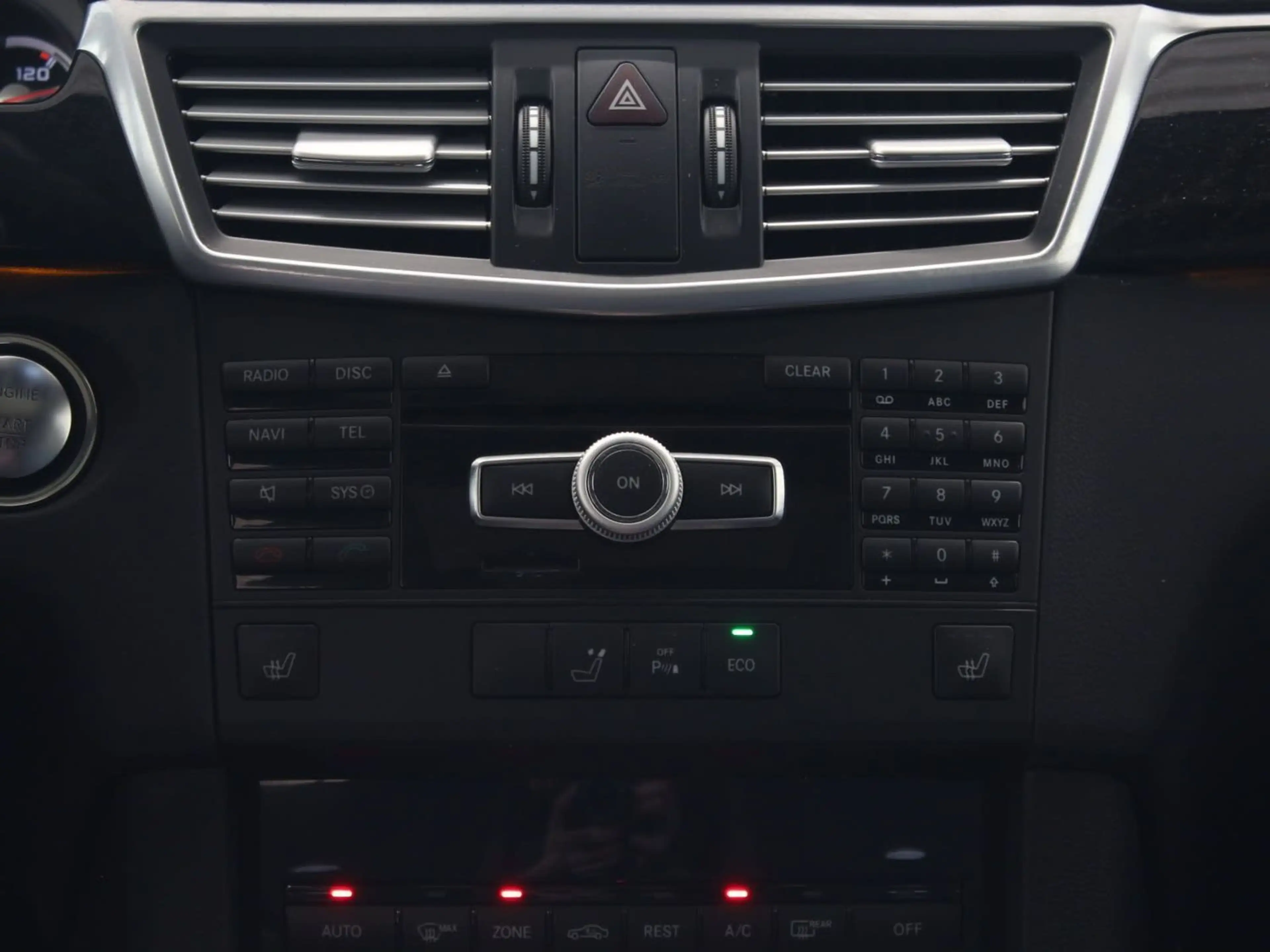 Mercedes-Benz E 63 AMG 5.5L V8 Biturbo ACC Leder — photo 14