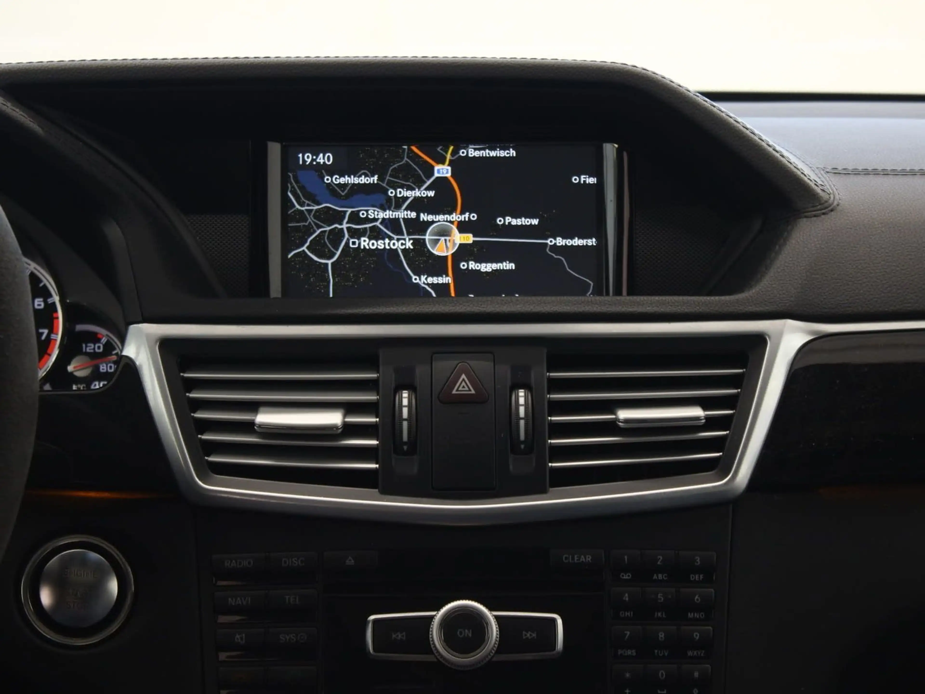 Mercedes-Benz E 63 AMG 5.5L V8 Biturbo ACC Leder — photo 13