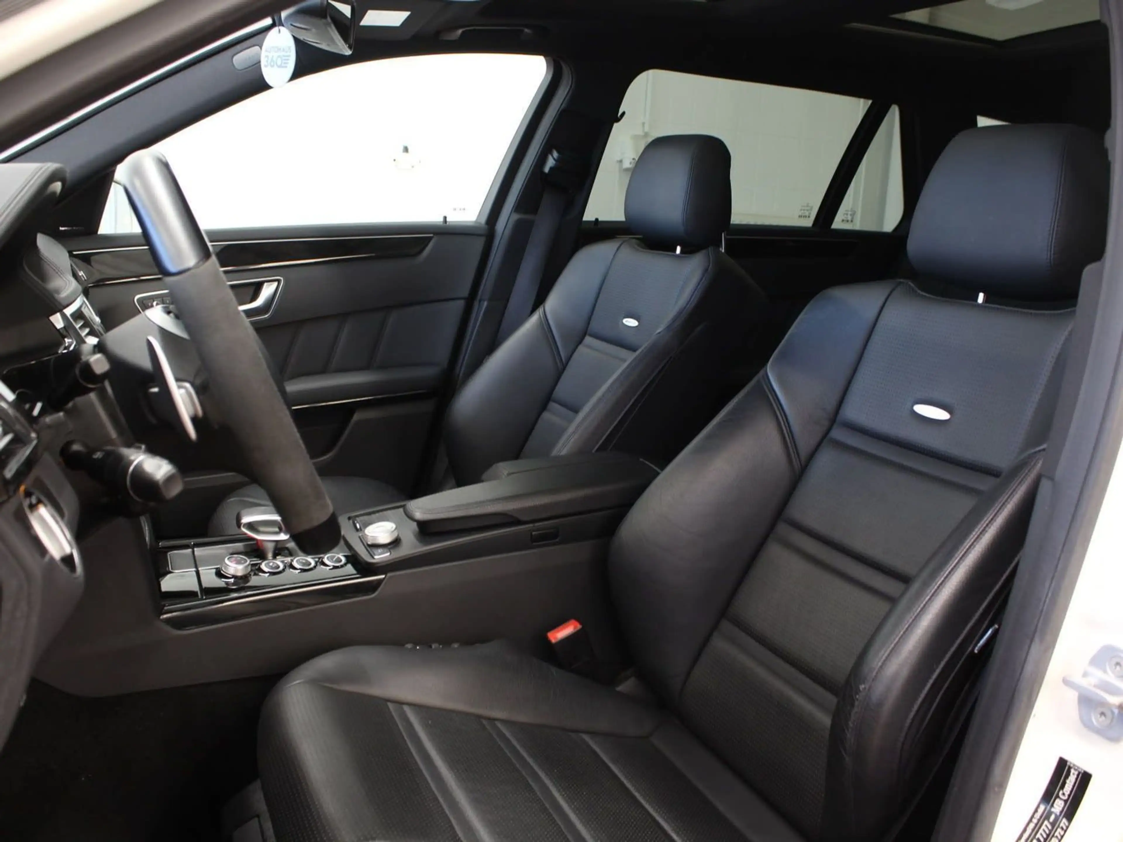 Mercedes-Benz E 63 AMG 5.5L V8 Biturbo ACC Leder — photo 10