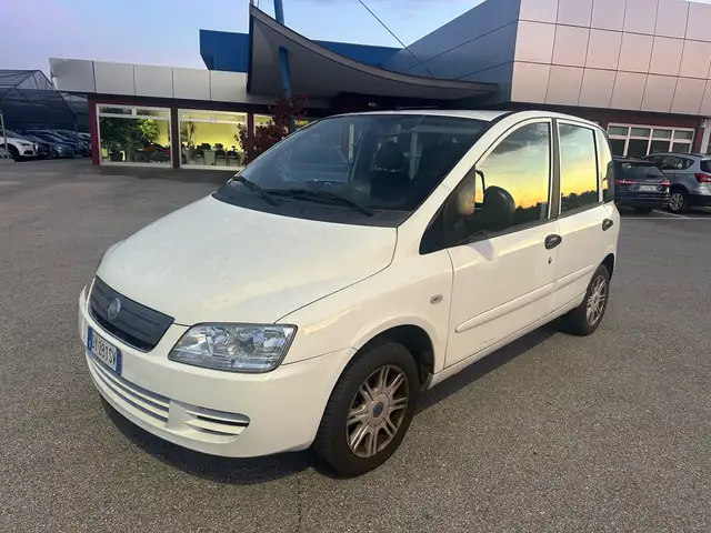 Fiat Multipla Multipla 1.6 16v ELX bipower tg. DY281SV
