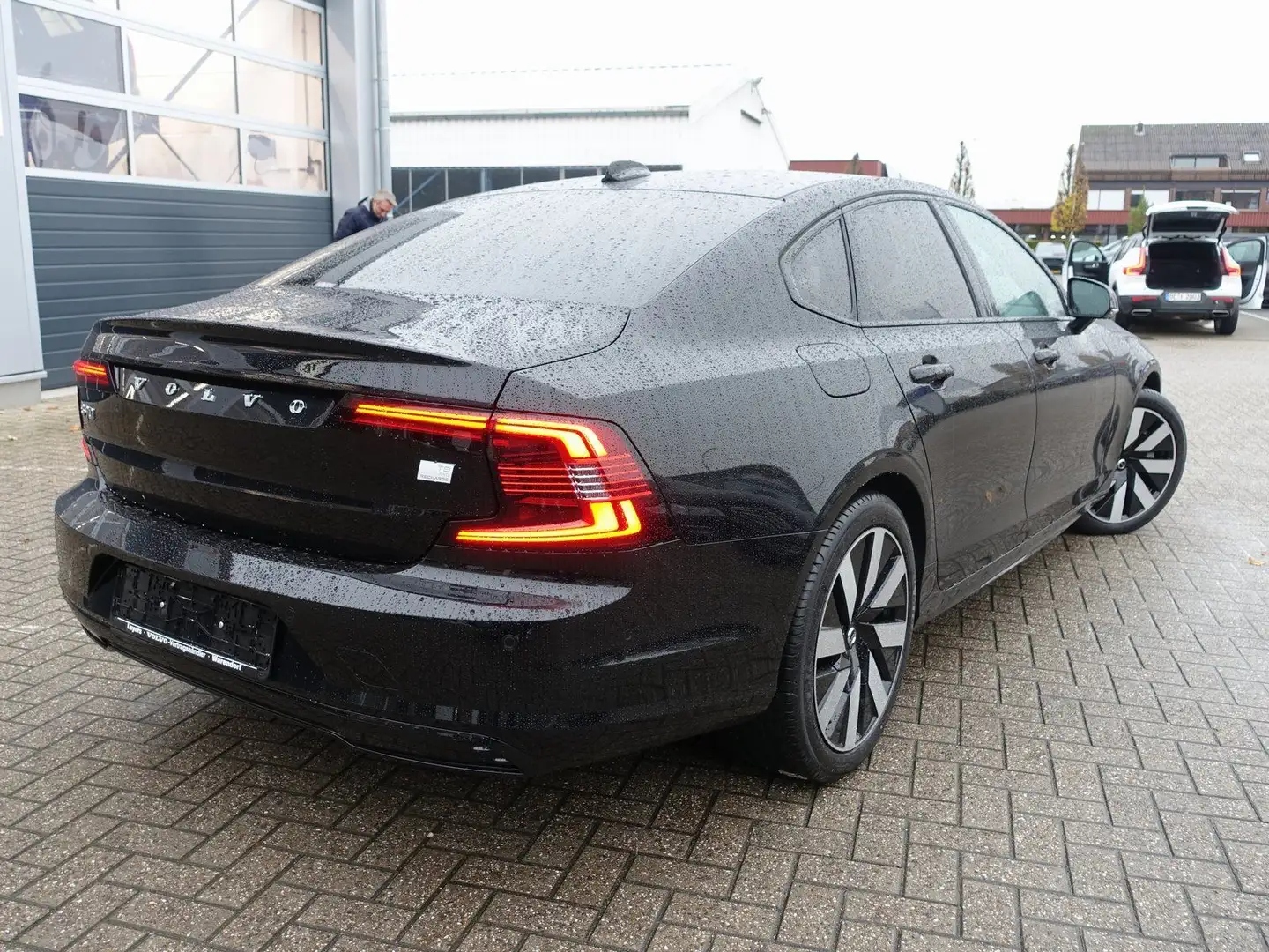 Volvo S90 Recharge Plus T8 AWD Plug-in Hybrid/360°/BLS Schwarz - 2
