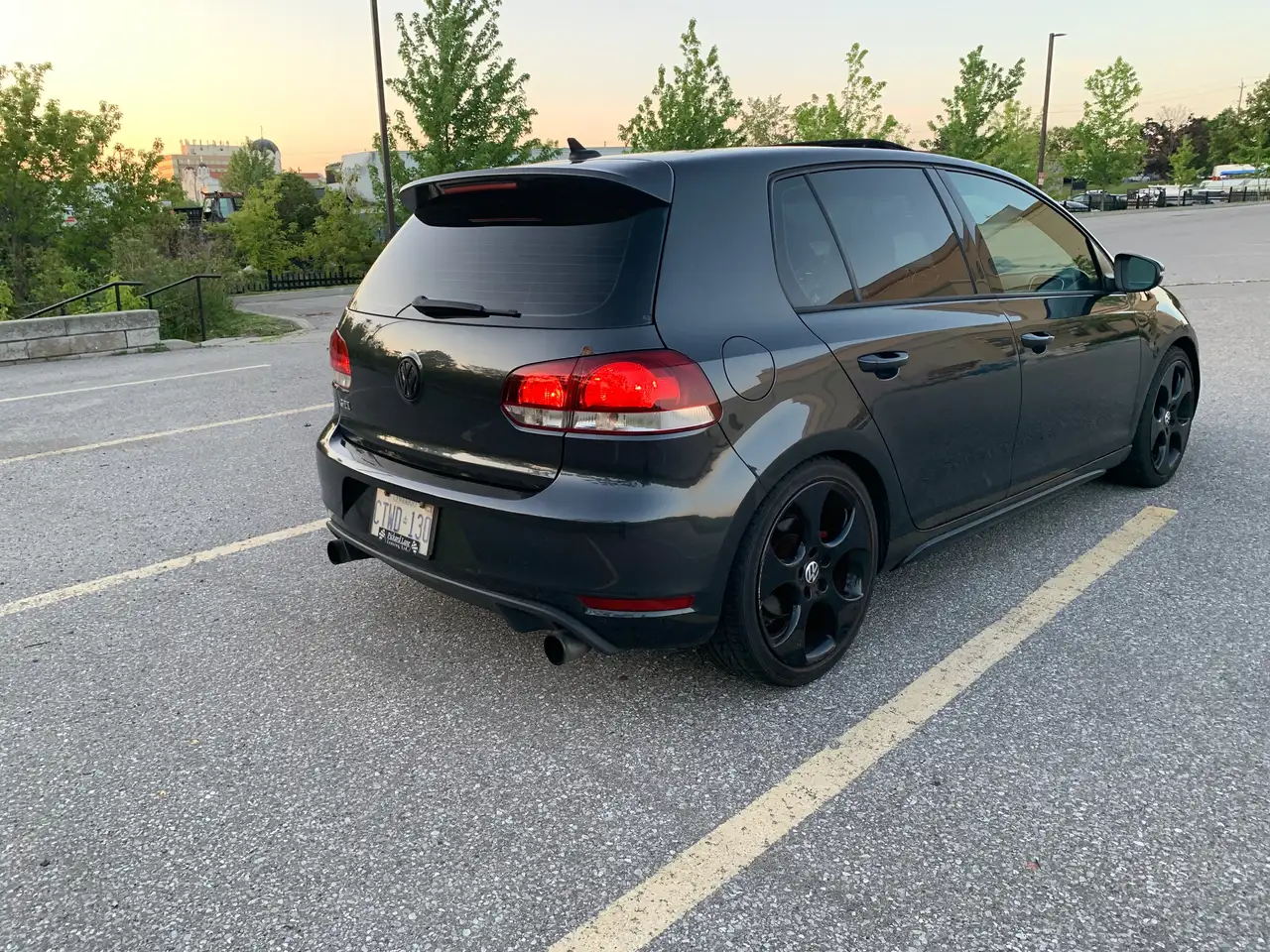 Volkswagen Golf GTI снимка Volkswagen Golf GTI