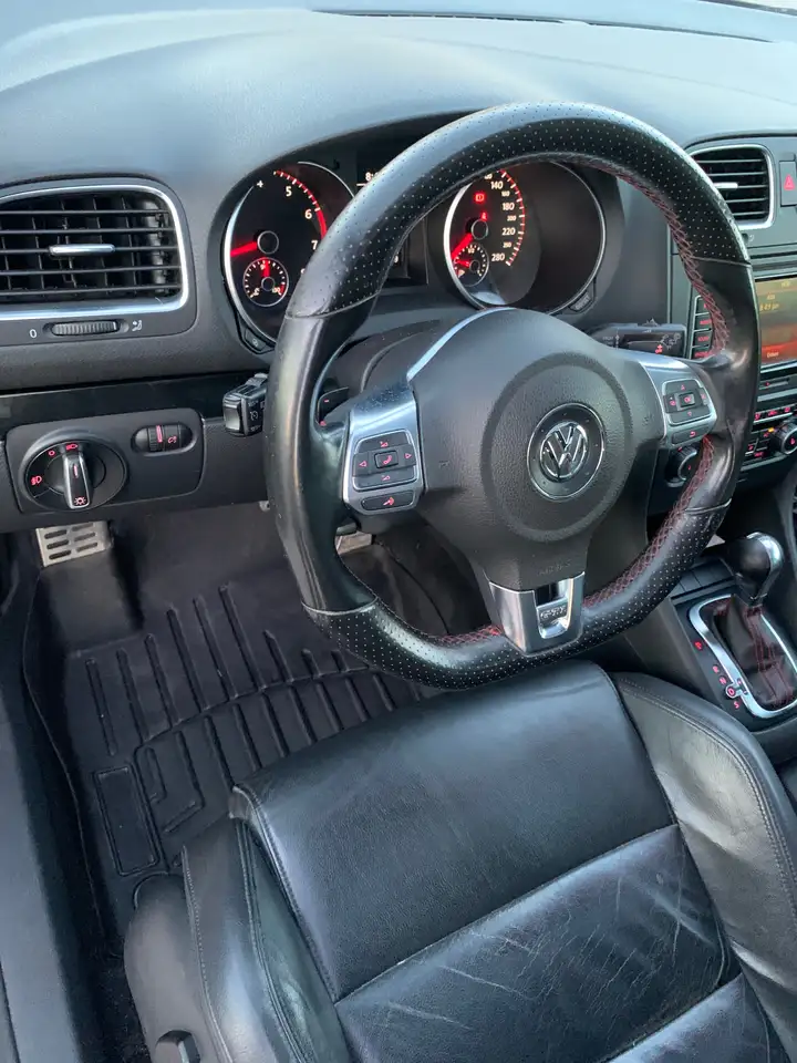 Volkswagen Golf GTI снимка Volkswagen Golf GTI