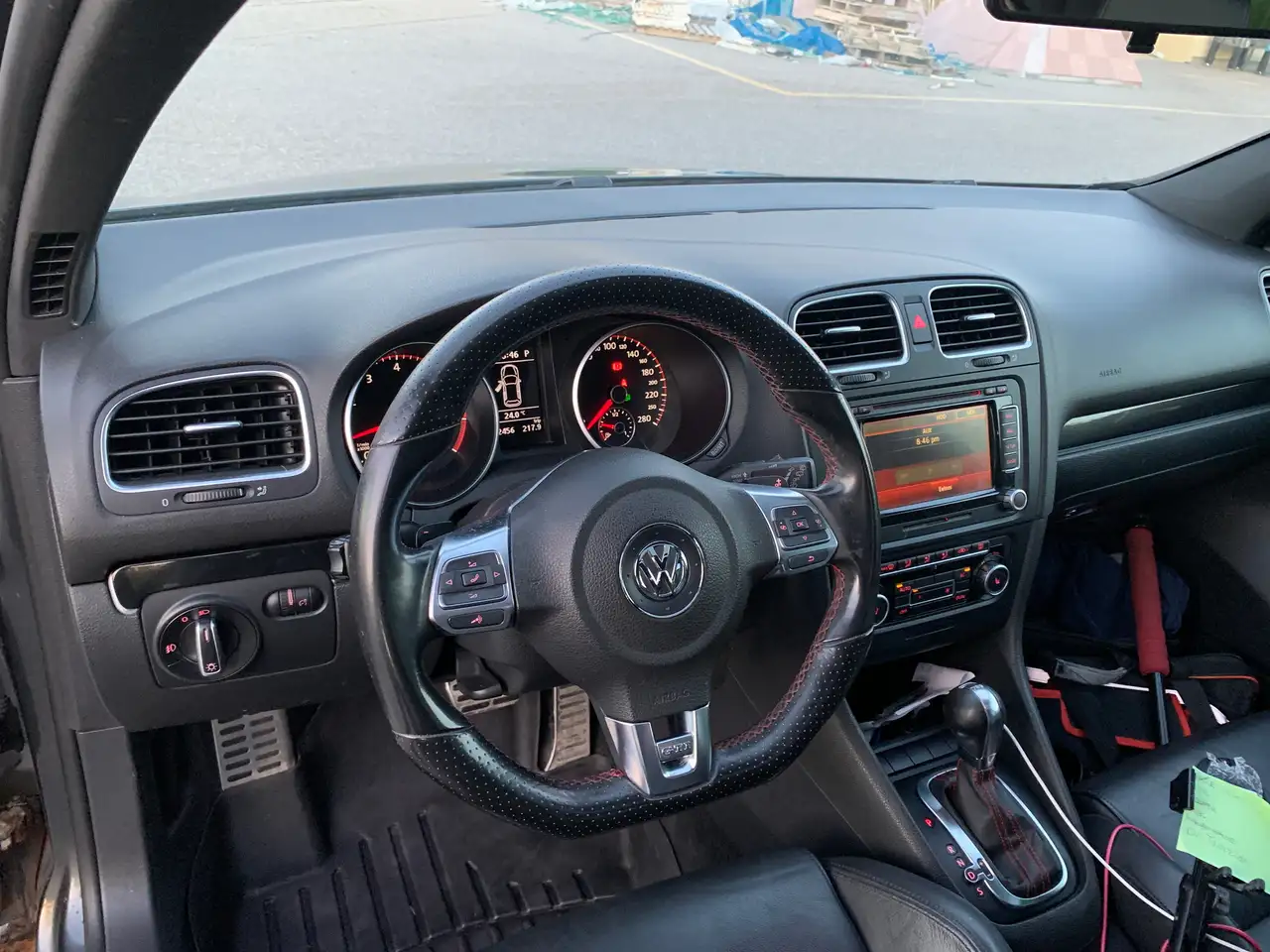 Volkswagen Golf GTI снимка Volkswagen Golf GTI