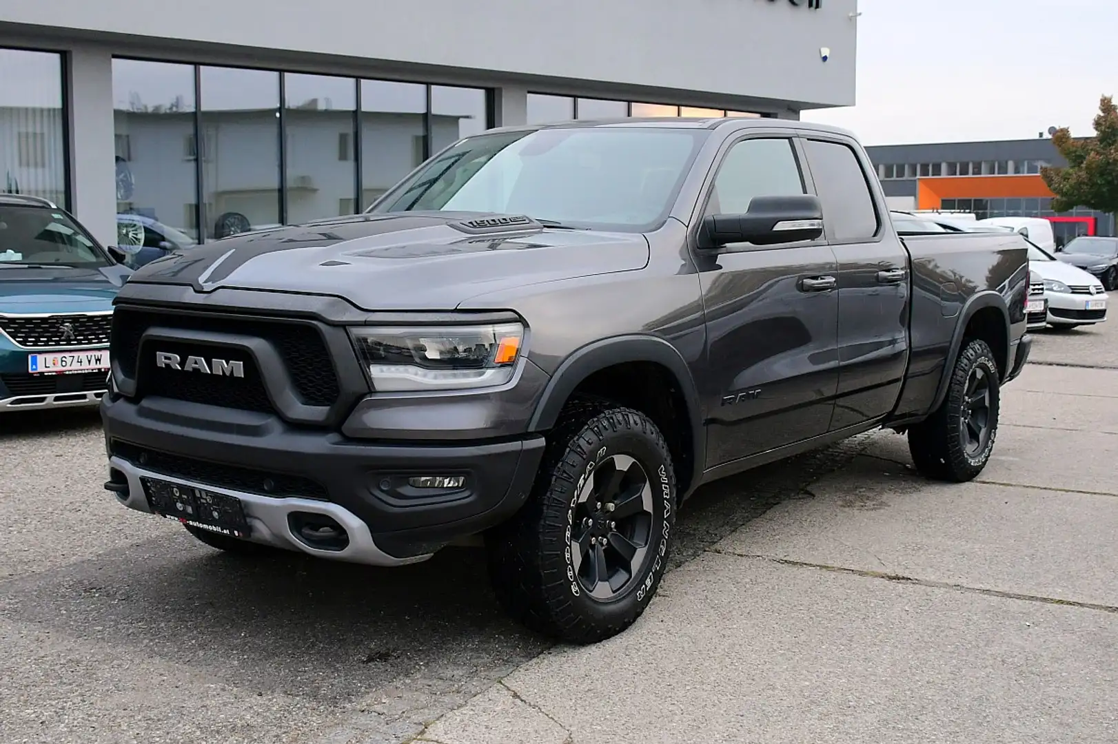 Dodge RAM RAM 1500  Quad Cab Rebel Grau - 1