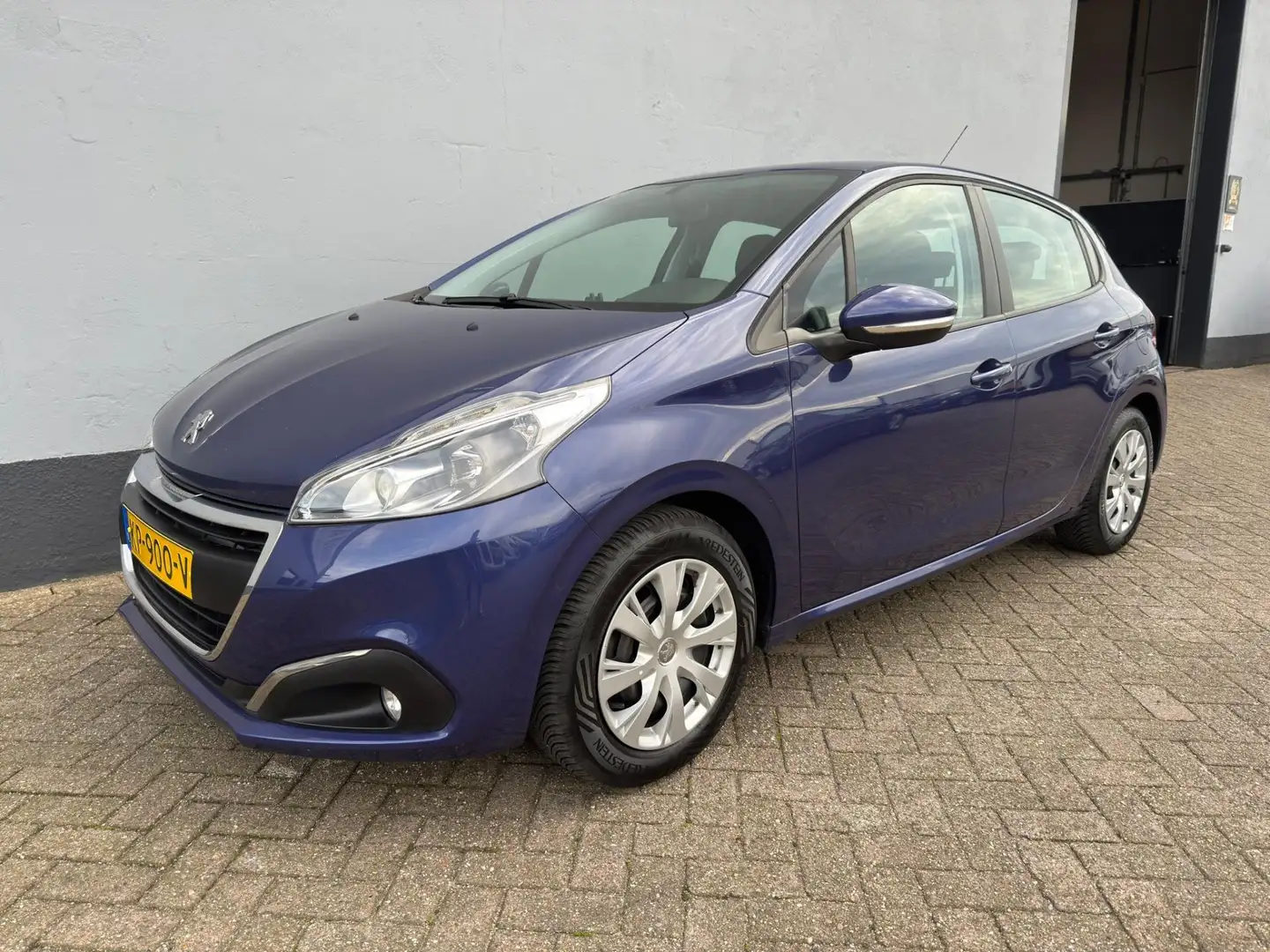Peugeot 208 1.2 Blue Lion - Navigatie - Trekhaak Blauw - 1
