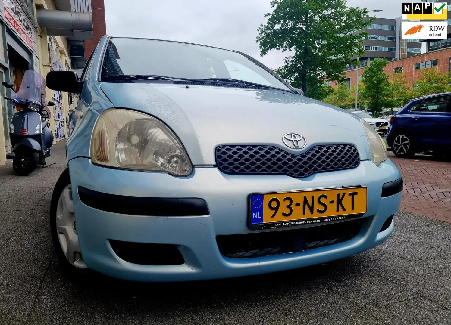 Toyota Yaris 1.3 VVT-i Idols 5drs Airco ElecRam Bleu - 1