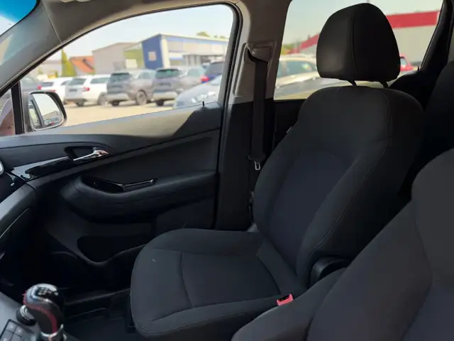 Chevrolet Orlando view 11