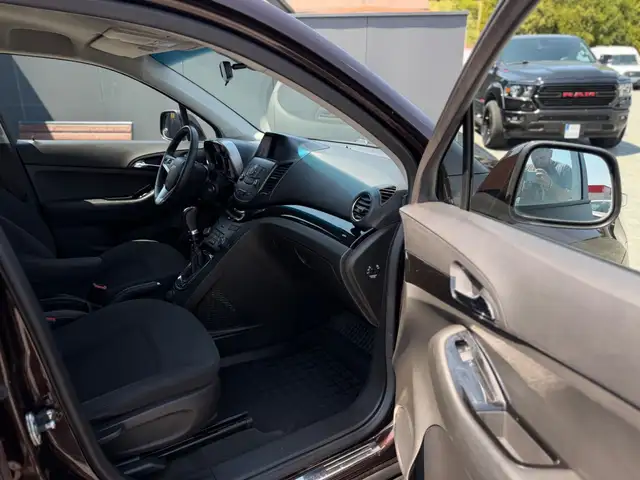 Chevrolet Orlando view 13
