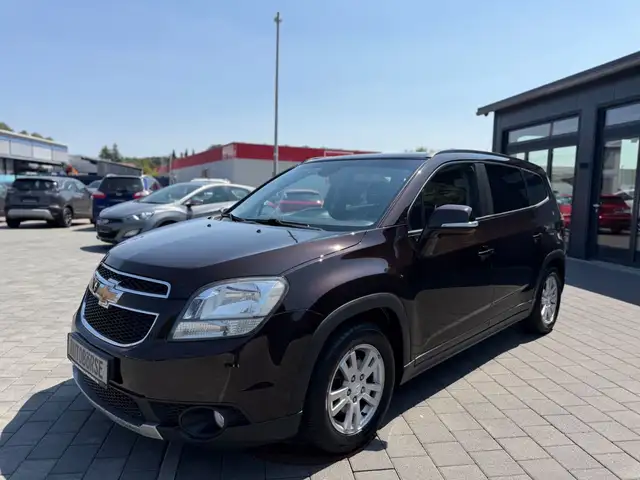 Chevrolet Orlando view 3