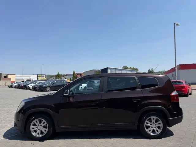 Chevrolet Orlando view 4